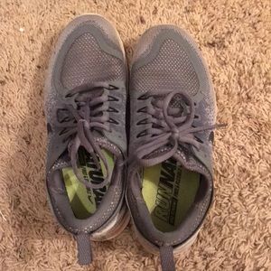 grey nike runs size 7.5